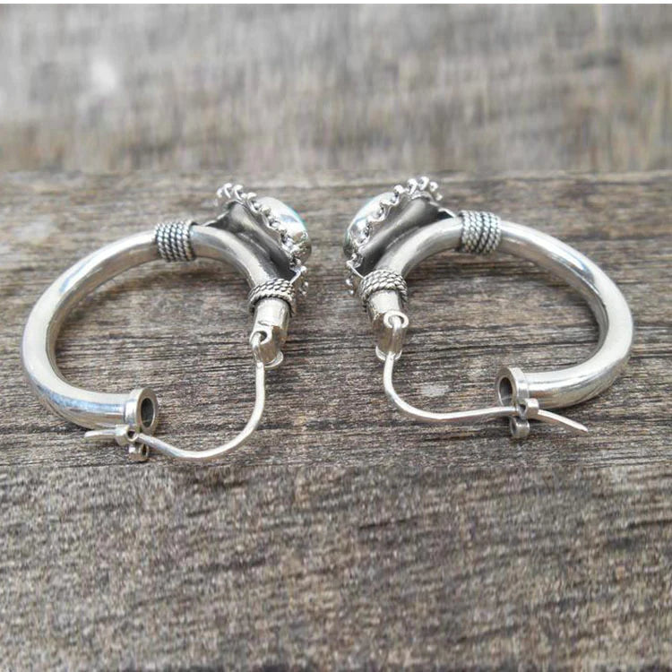 Elegante Retro-Ohrringe mit Türkis