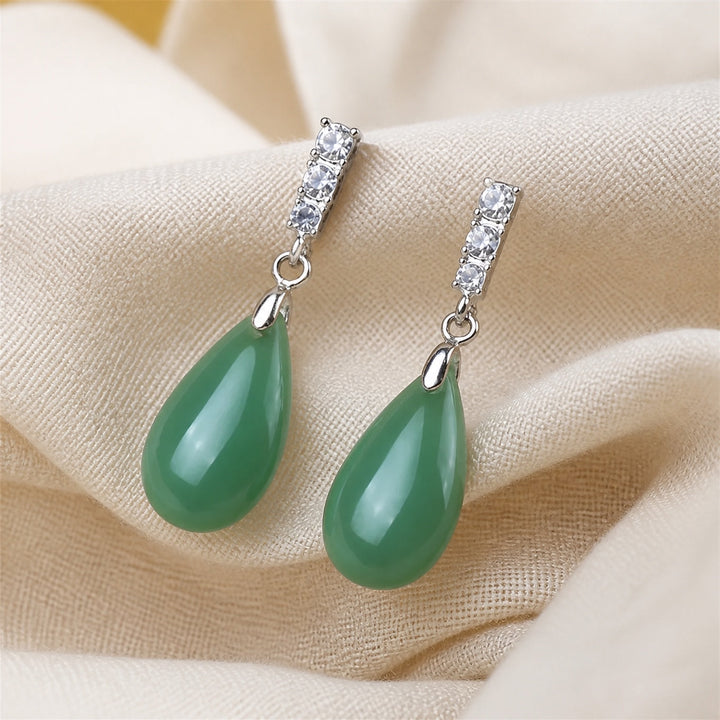 Schimmernde Jade-Tropfenohrringe