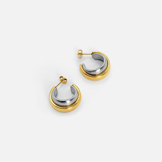 Stylische Ohrstecker in Gold und Silber