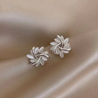 Opal-Blumen-Ohrstecker