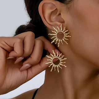 Klassische goldene Sonnenstrahlen-Ohrstecker