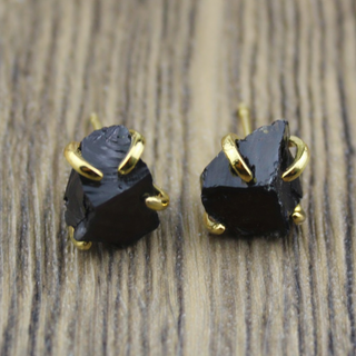 Unregelmässige Mineral-Vierkrallen-Ohrstecker