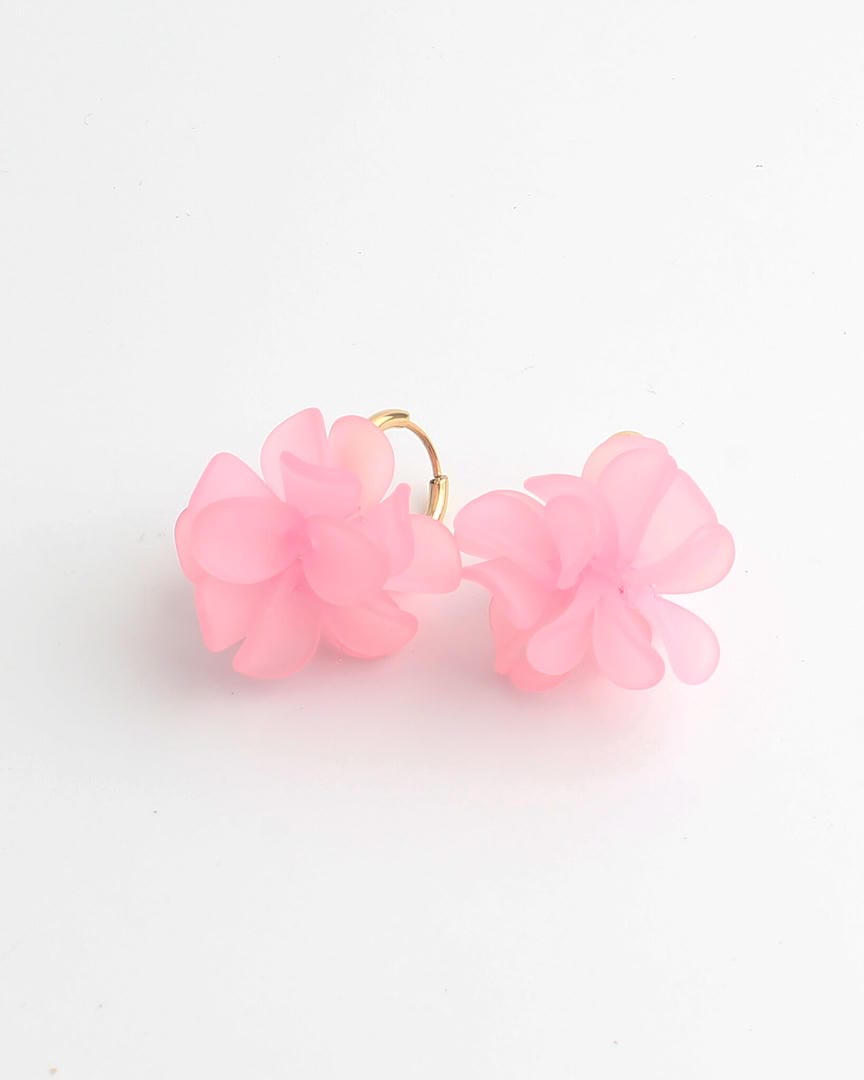 Goldene Blumen-Hoops Ohrringe