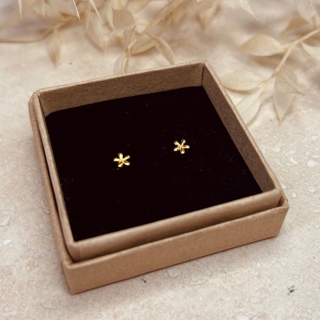 Gold- oder Silber-Ohrringe mit Blumenmotiv