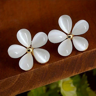 Pastellfarbene Blumen-Ohrstecker