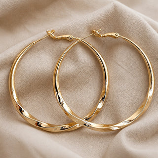 Zeitgenössische Gold-Hoop-Ohrringe