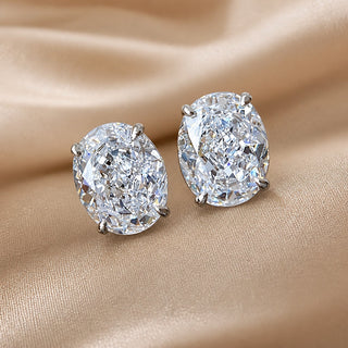 Zeitlose Ohrringe aus Weissgold mit Zirkonia