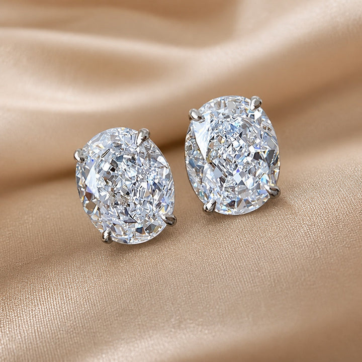 Zeitlose Ohrringe aus Weissgold mit Zirkonia