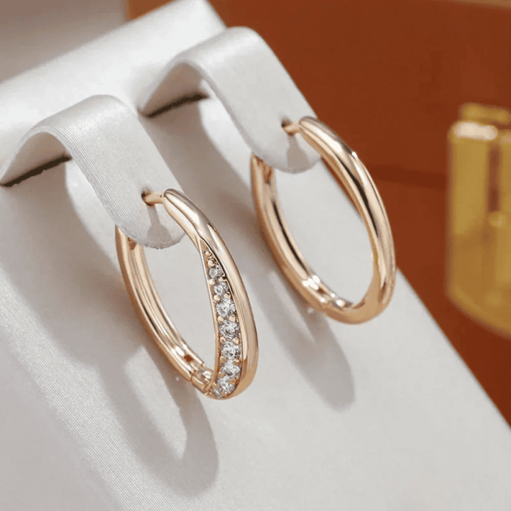 Elegante goldene Creolen