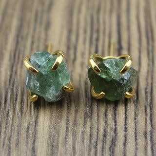 Unregelmässige Mineral-Vierkrallen-Ohrstecker