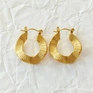 Alltags Gold Wellenohrringe