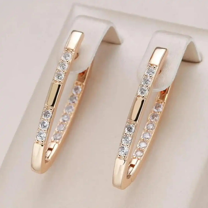 Zeitlose Ohrringe mit Zirkonia-Akzenten