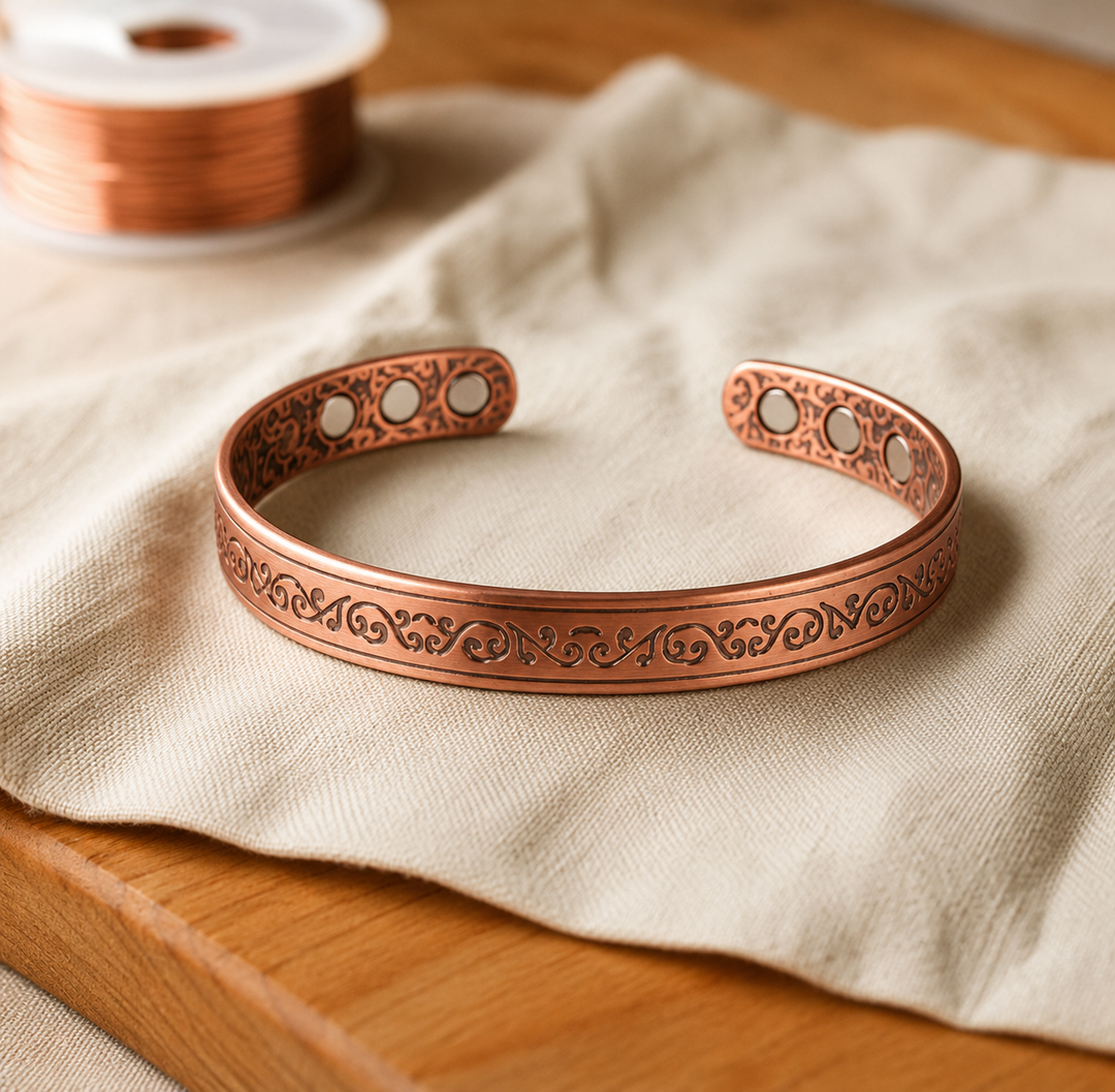 Verziertes Kupferarmband