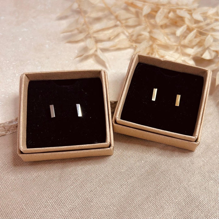 Alltägliche minimalistische Bar-Ohrstecker