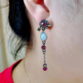 Boho-Ohrringe mit Opal und roten Zirkonia