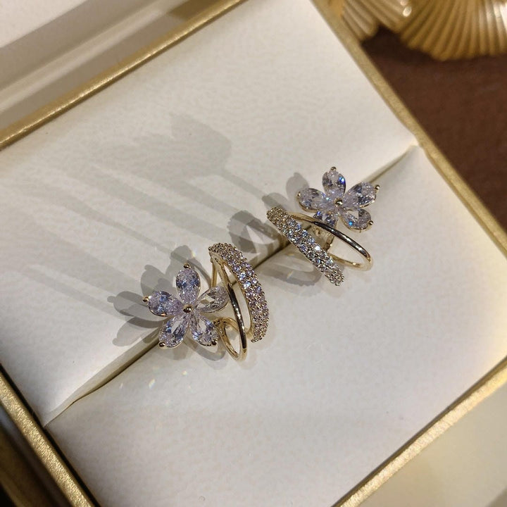 Goldene Blumen-Ohrringe mit Zirkonia