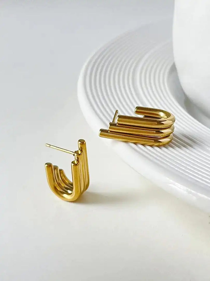 Glänzende, gewölbte, gerippte Gold-Ohrringe