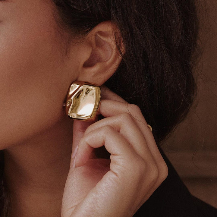 Geschmolzene Gold-Statement-Ohrringe