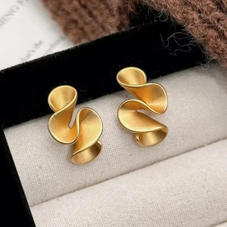 Ohrringe aus Sterlingsilber mit goldenen Blumen