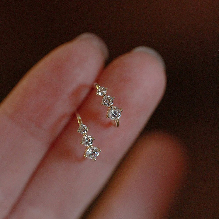 Exquisite Ohrringe aus Weissgold mit kleinen Zirkonia