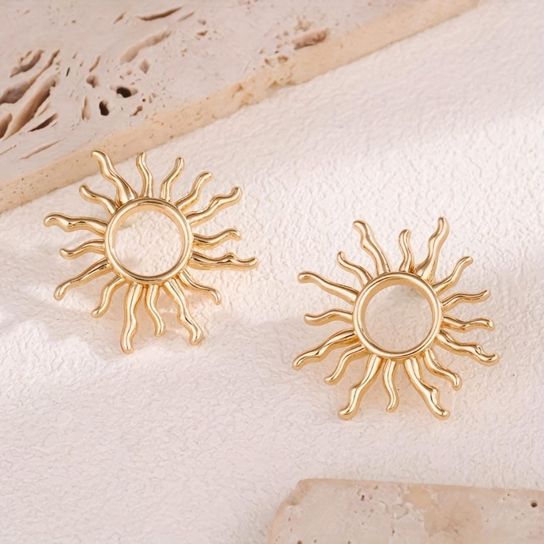 Klassische goldene Sonnenstrahlen-Ohrstecker