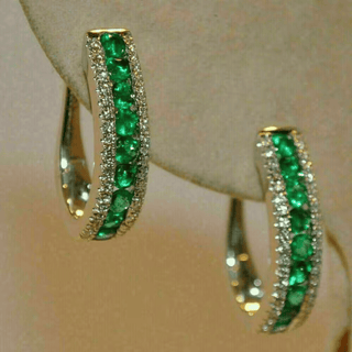 Elegante Ohrringe mit Smaragd-Glanz