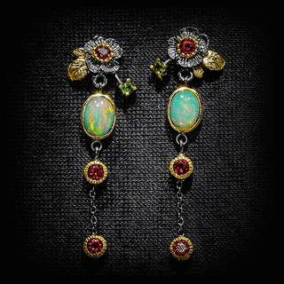 Boho-Ohrringe mit Opal und roten Zirkonia
