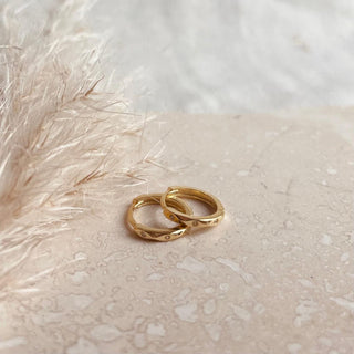 Goldene Marquise Huggie Creolen