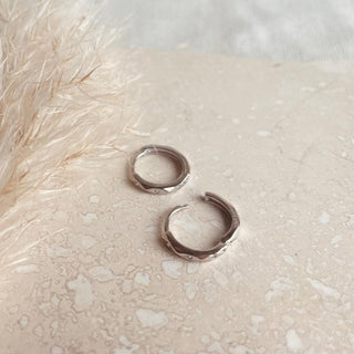 Silberne Marquise Huggie Creolen