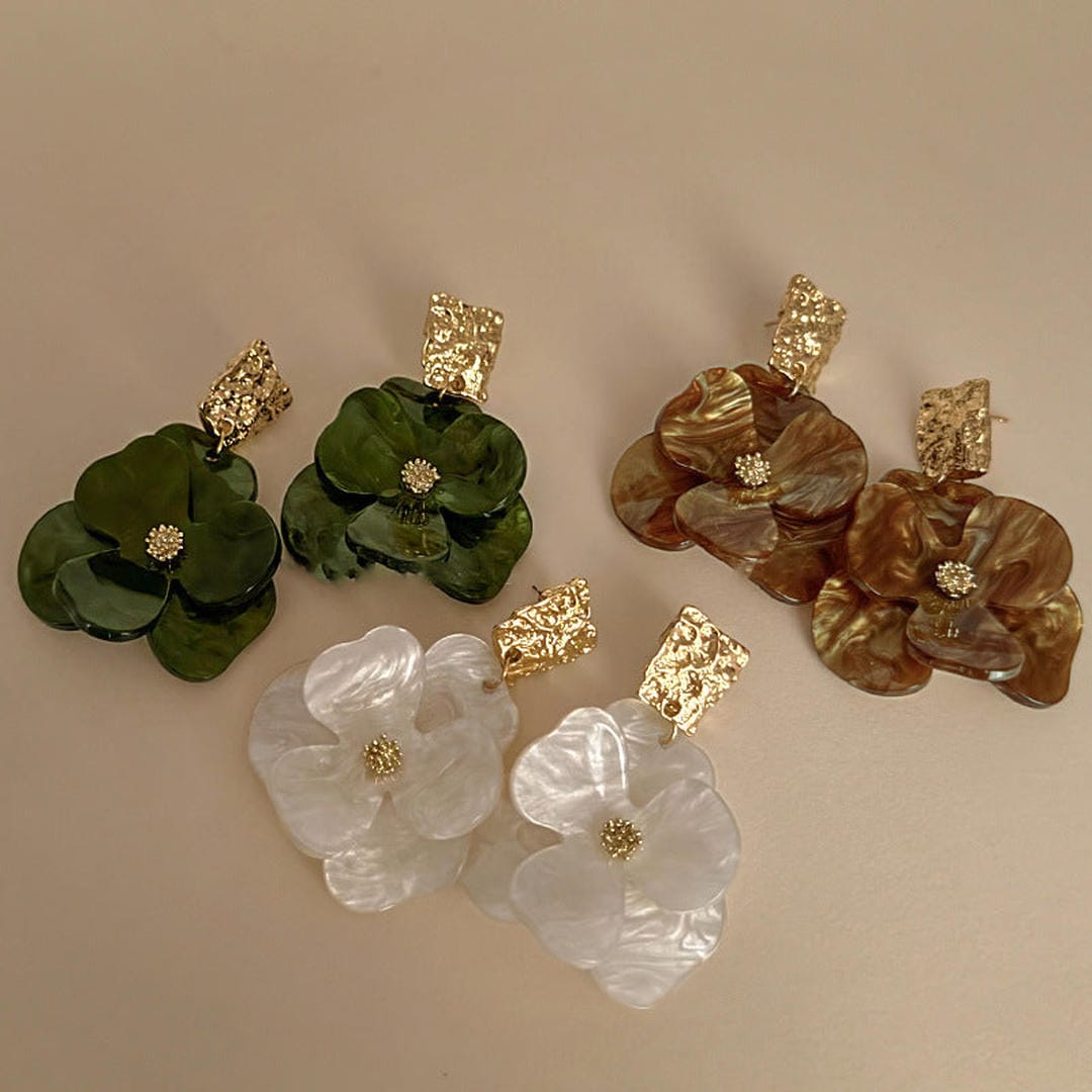 Elegante Boho-Blumenohringe