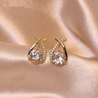 Luxuriöse gedrehte Tropfen-Cubic-Stud-Ohrringe