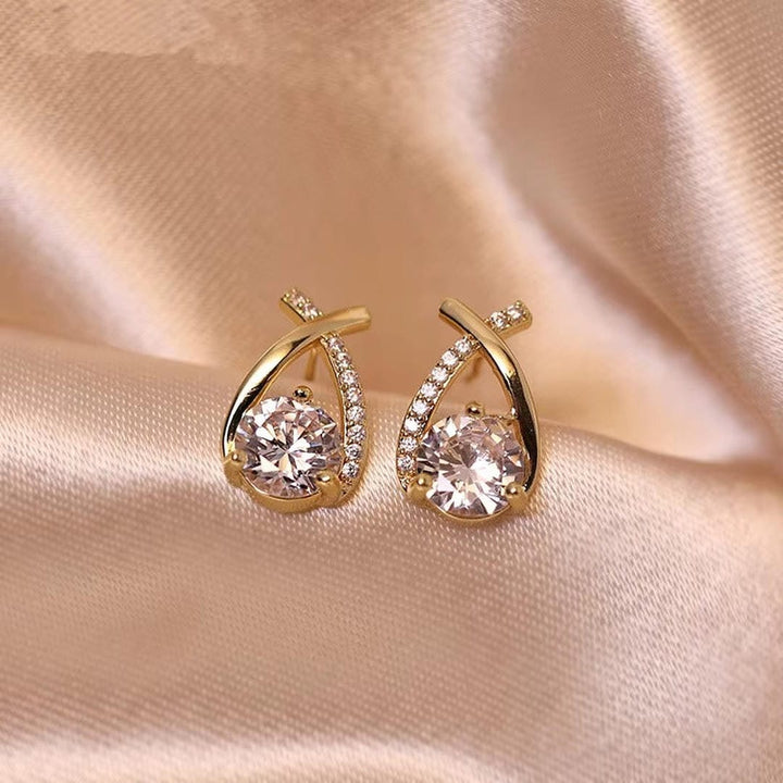 Luxuriöse gedrehte Tropfen-Cubic-Stud-Ohrringe