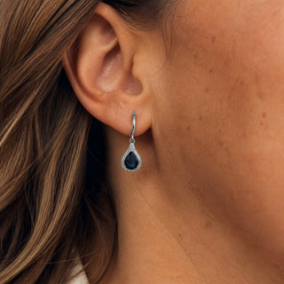Blaue Tropfenohrringe mit Kristallen