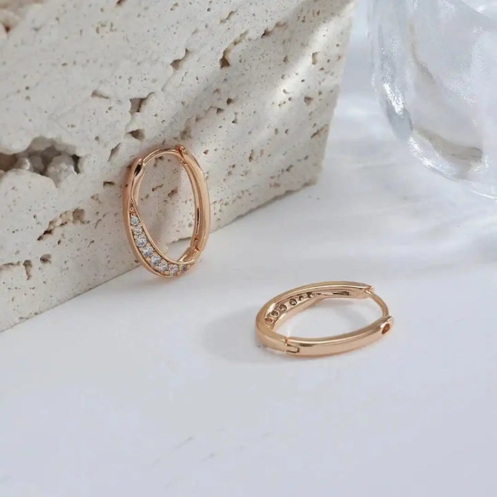 Elegante goldene Creolen
