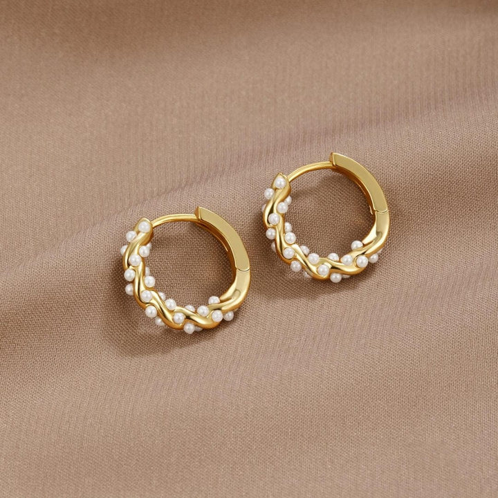 Perlenohrringe mit Gold-Hoop