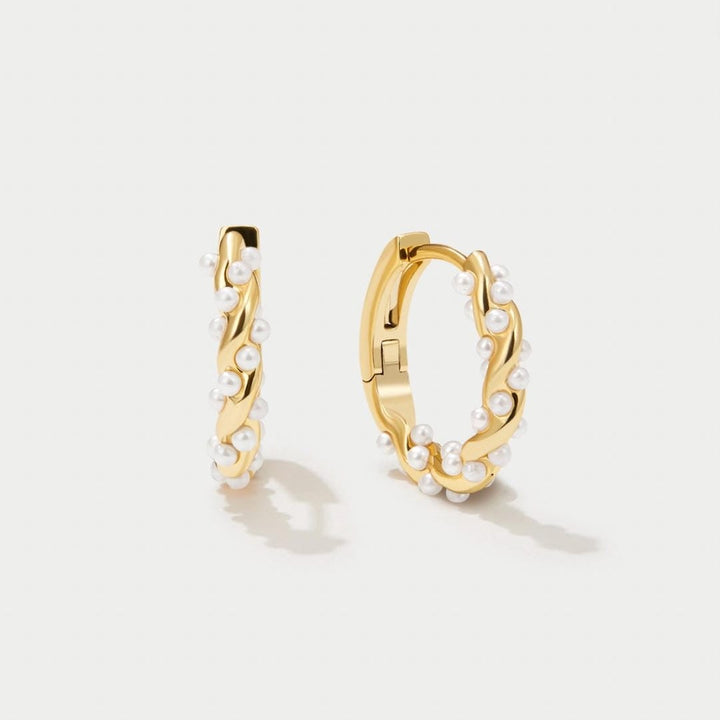 Perlenohrringe mit Gold-Hoop